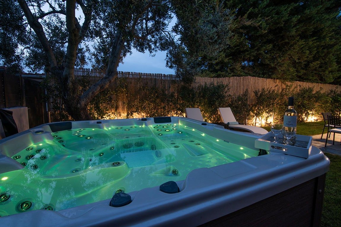 Olive Spa House - balcony / detail view